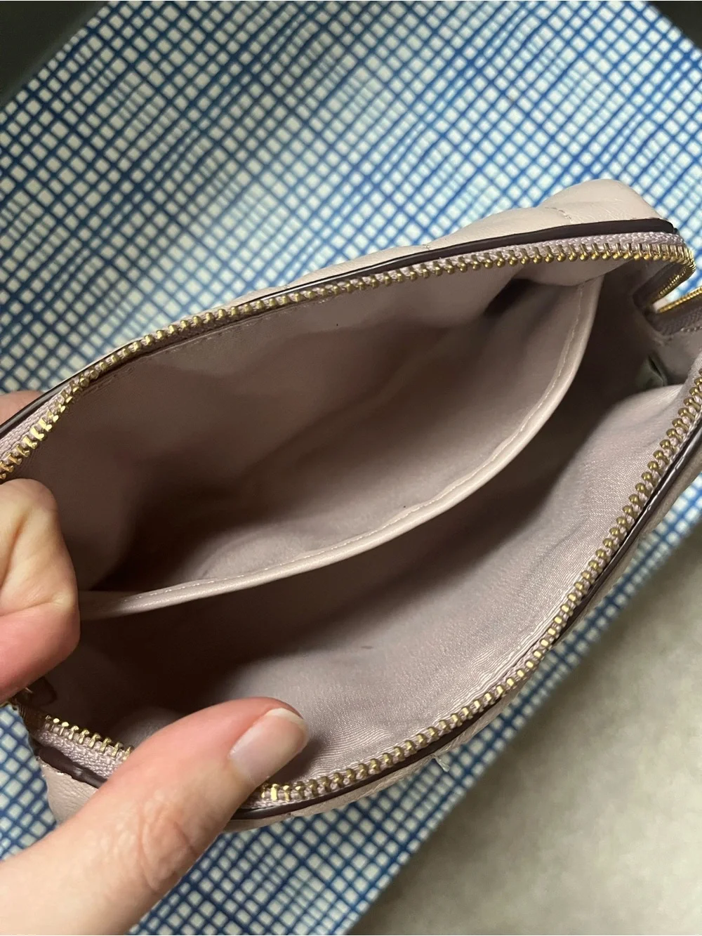 Coach Cosmetic Case 17 Puffy Linear Quilting